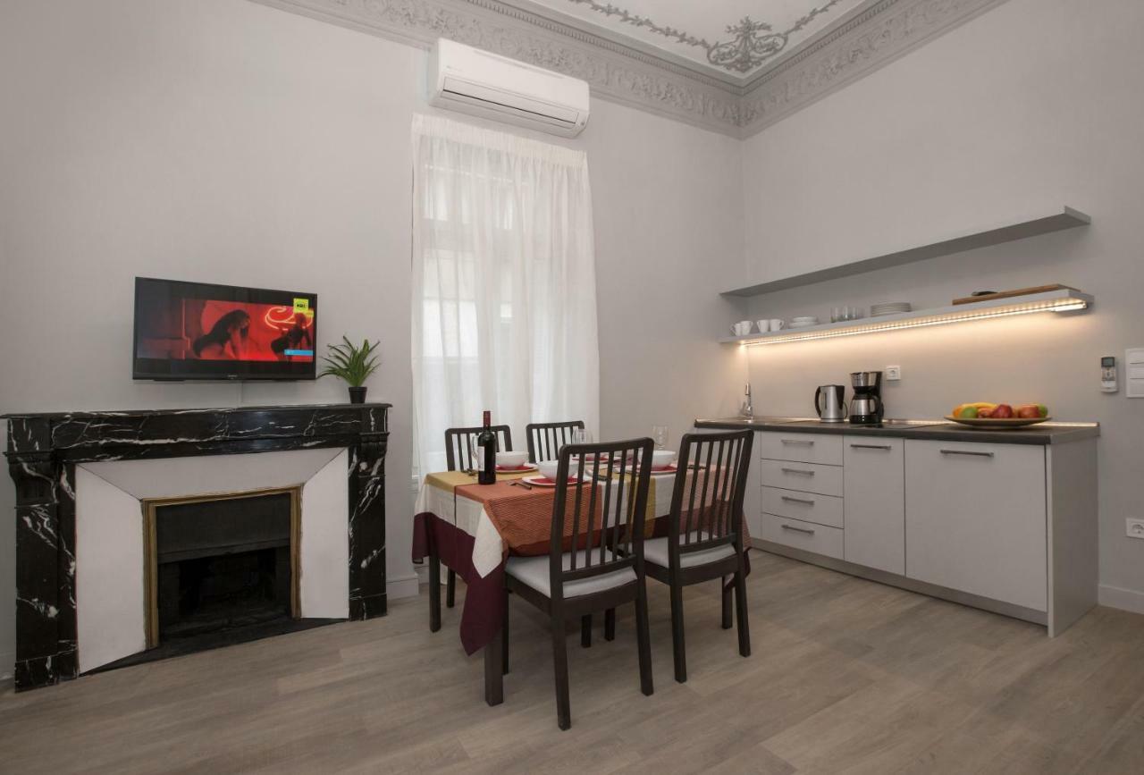 Sophisticated Apartment In Syntagma By Ghh Ateny Zewnętrze zdjęcie